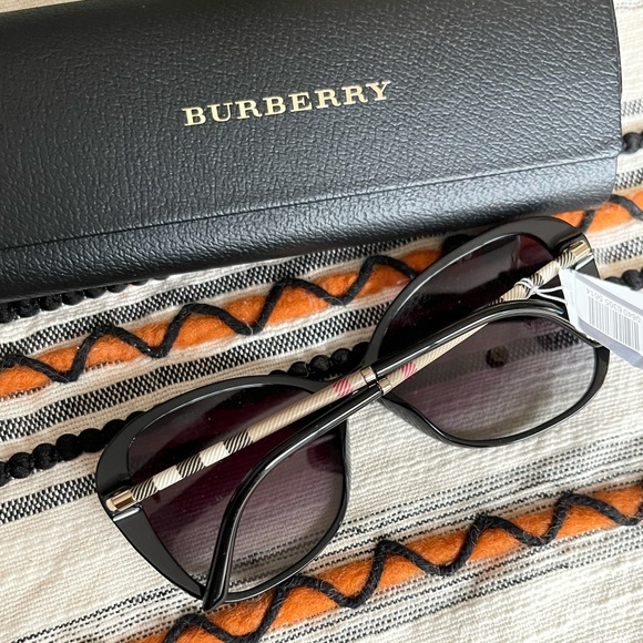 New 🖤 Burberry sunglasses butterfly polarized - Picture 4 of 10